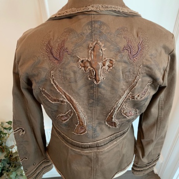 Taheri Beautifully Detailed Utility Jacket - Picture 4 of 16
